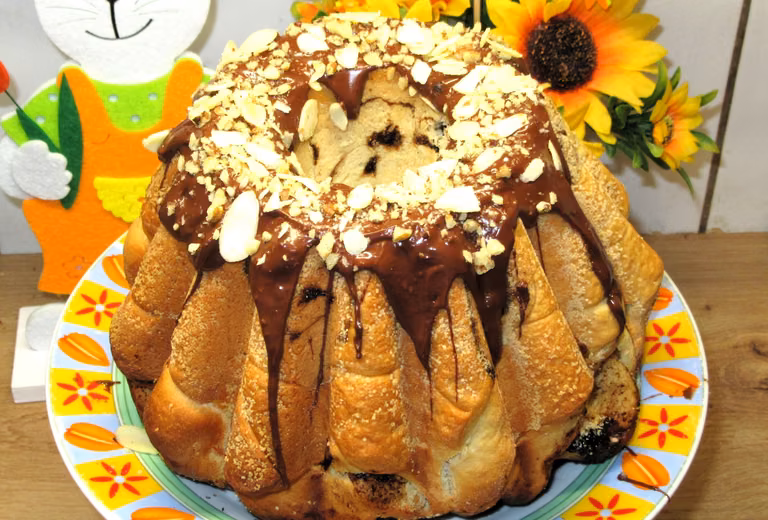 Pyszna babka Wielkanocna drożdżowa z powidłami-łatwa i ładna w przekroju+FILM
