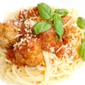Spaghetti z pulpecikami w pomidorowym sosie