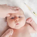 Mama ostrzega: „nigdy nie całuj dziecka w usta”. Błagalny apel młodej matki.