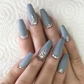 paznokcie z cyrkoniami
