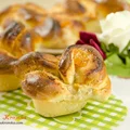 Róże drożdżowe z dżemem różanym