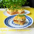Salatka warstwowa na krakersach
