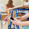 Koniec z telefonami w szkołach - projekt już przyjęty! Zakaz obejmie zarówno lekcje, jak i przerwy