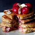 Bezglutenowe placki owsiano-bananowe z owocami