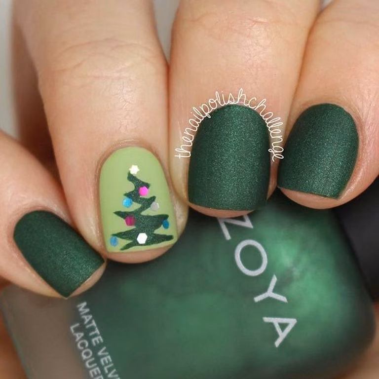 Manicure w odcieniach zieleni
