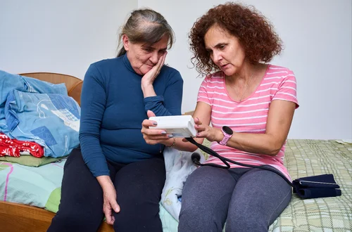 215 zł miesięcznie bez względu na dochody! Z tego świadczenia skorzystają też osoby z nadciśnieniem