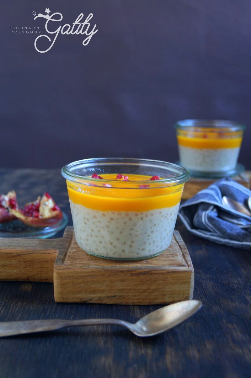 Kokosowy wegański pudding z tapioką i mango