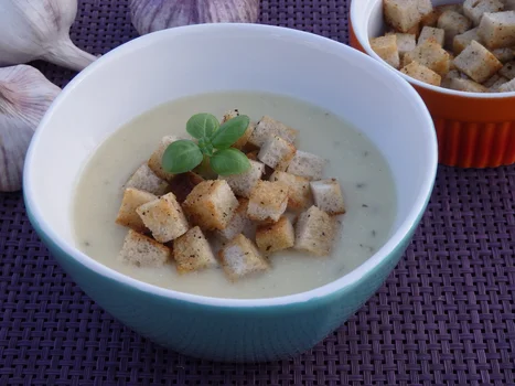 Zupa serowo-czosnkowa