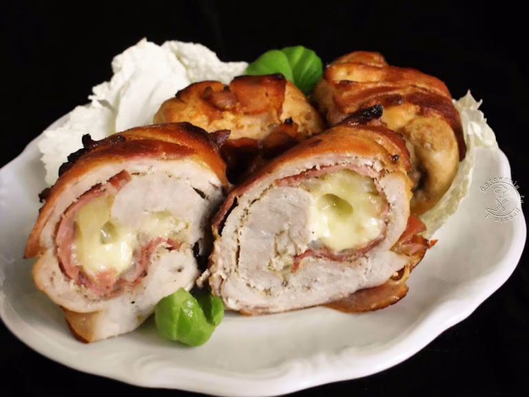 Roladki Schabowe Z Kindziukiem, Mozzarellą, Zawijane W Boczku Z Piekarnika