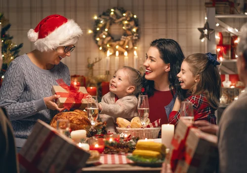 Kolacja wigilijna nie powinna być wyjątkiem! Jak często Polacy siadają do stołu z bliskimi?