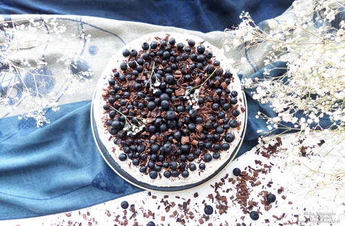 Tort orzechowo-kakaowy z kremem mascarpone – przepis krok po kroku