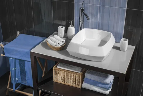 Jak optycznie zwiększyć łazienkę? Oto najlepsze triki projektantów wnętrz!