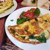 Omlet z camembertem i szpinakiem