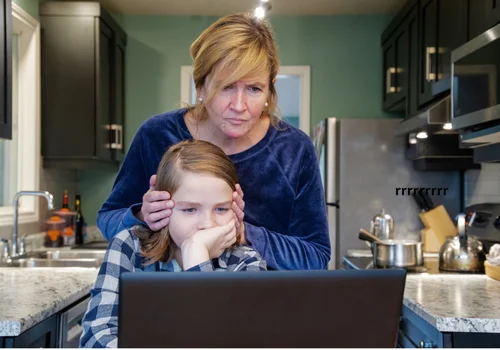 Uwaga rodzice! Oszuści podszywają się pod nauczycieli! Na e-dzienniku pojawiają się podejrzane wiadomości