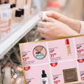 Polki uwielbiają ten kultowy podkład! Rossmann właśnie rekordowo obniżył jego cenę!