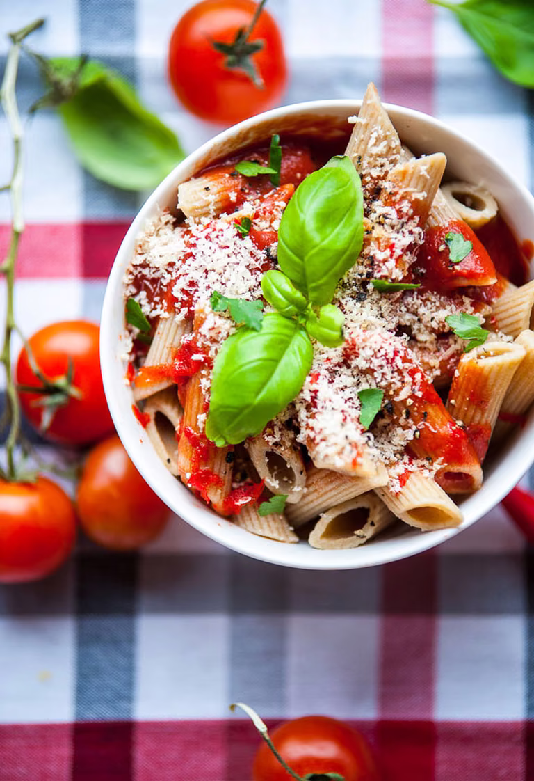 Makaron z pikantnym sosem pomidorowym czyli penne all'arrabbiata