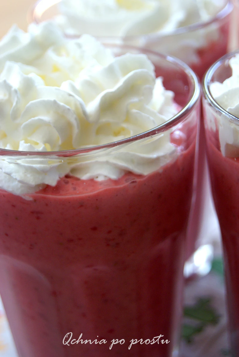 Shake truskawkowy