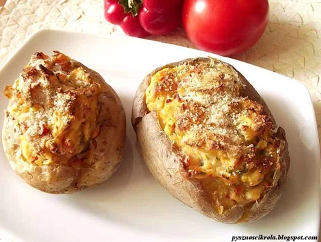 Ziemniaki faszerowane pomidorami i papryką
