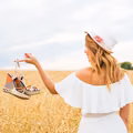 Espadryle na koturnie, czyli idealne obuwie do letnich outfitów