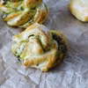Zakręcone bułeczki z pesto