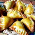 Kruche pierożki z jaglaną i pieczarkami