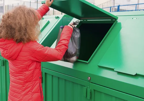 Kodowane worki na śmieci! 1 maja 2026 polskie miasto wprowadza dobrowolny system śledzenia odpadów