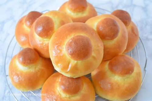 Sycylijskie brioszki - "brioche col tuppo"