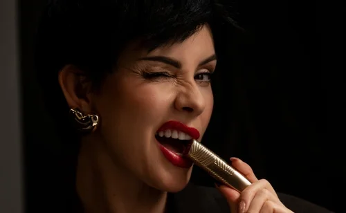 Usta jak z Mediolanu - Subtelna sztuka pracy z konturówką