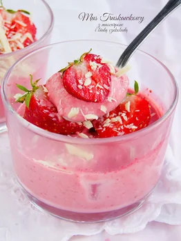 mus truskawkowy z mascarpone i białą czekoladą