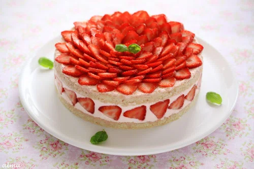 Torcik z truskawkami