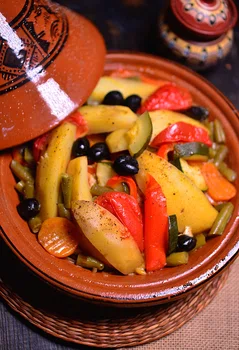 Tadżin z kurczakiem i warzywami (tażin, tajin) - przepis tradycyjny z Maroka