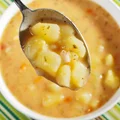 Smak tej zupy łączy pokolenia. Poznaj najlepszy przepis i niezawodny TRIK na jej wykonanie!
