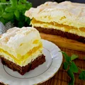 Ciasto Paź Królowej – ciasto czekoladowe z kremem ananasowym i bezą