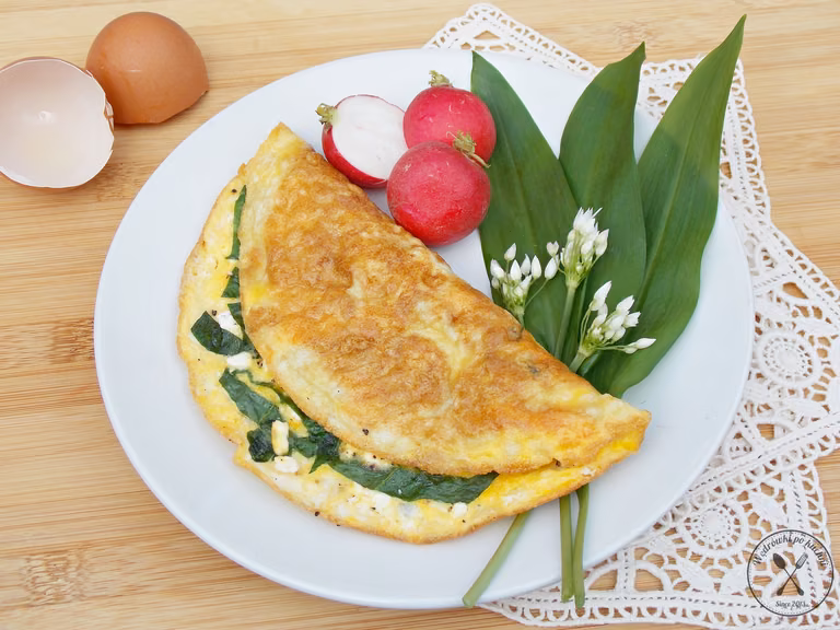 Omlet francuski z czosnkiem niedźwiedzim i fetą