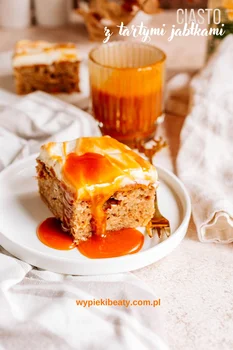 Proste ciasto z tartymi jabłkami