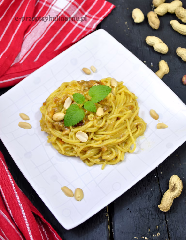 SPAGHETTI W SOSIE ORZECHOWYM