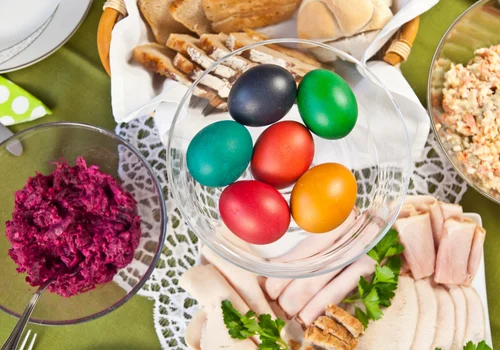 8 dań na Wielkanoc, które możesz przygotować dzień wcześniej - dzięki nim święta będą dużo spokojniejsze