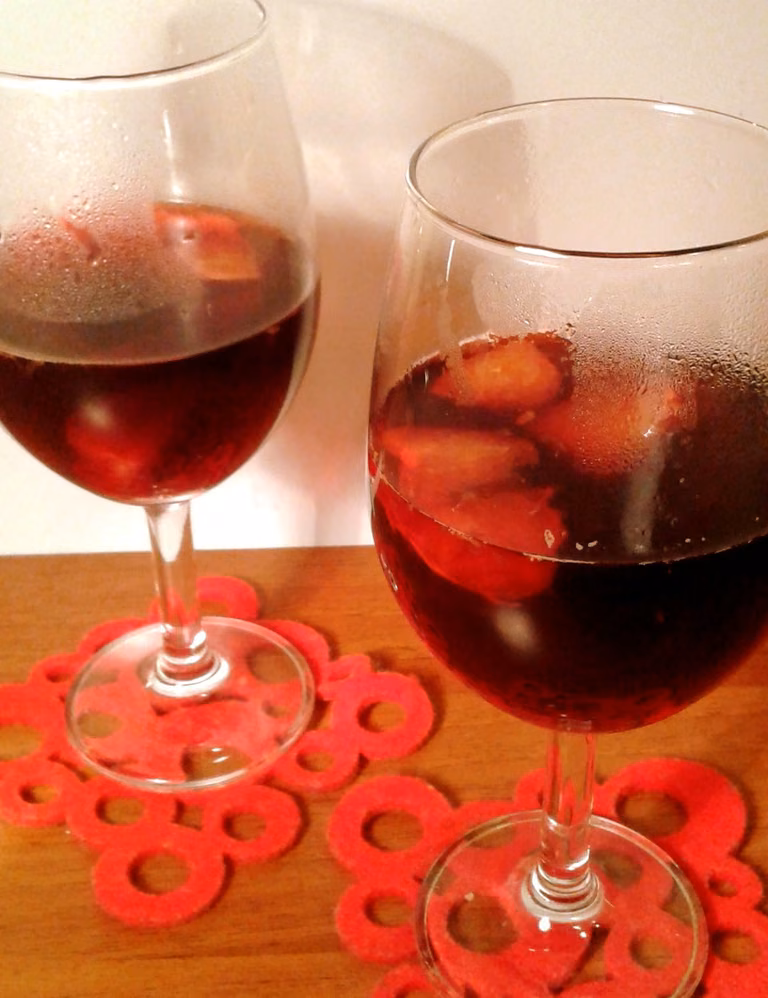 Grzane wino z pomarańczą i korzennym aromatem