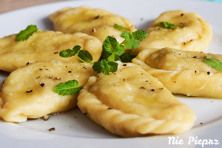 Pierogi z surowymi ziemniakami i boczkiem