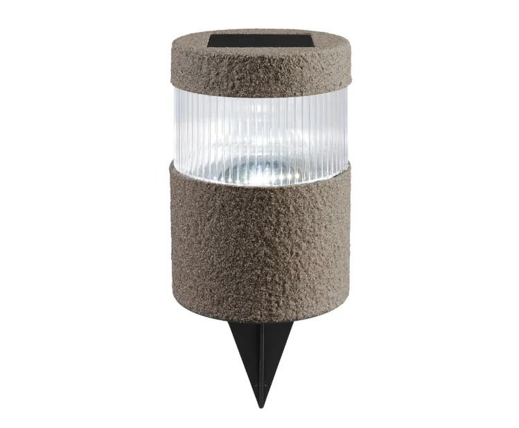 Zdjęcie Ta nowoczesna lampka solarna z Lidla to gorący hit! Za 24,99 zł i bez kabli stworzysz ogród lub balkon jak z Instagrama #8