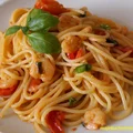 Spaghetti z krewetkami i pomidorkami