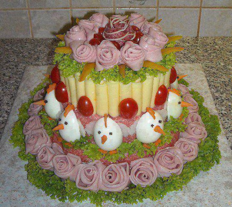 Tort z jedzenia