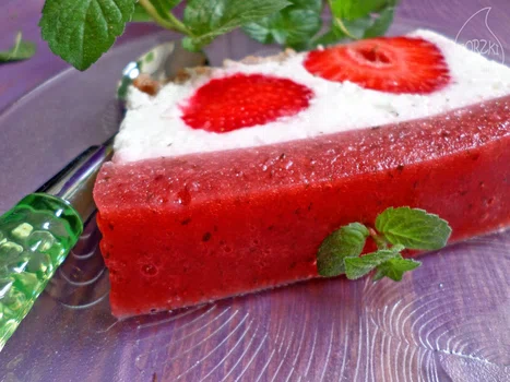 Sernik na zimno - kokos, truskawki, mięta z agarem