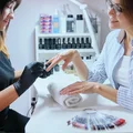 700 plus na manicure, spa i dentystę? Kandydat na prezydenta z zaskakującym programem "Piękna Matka"