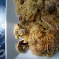 Schab pieczony w kapuście kiszonej z pieczarkami