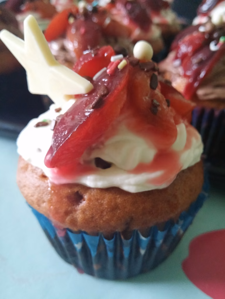 Jogurtowe Muffiny z karmelizowanymi śliwkami