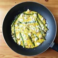 Omlet ze szparagami i białym serem