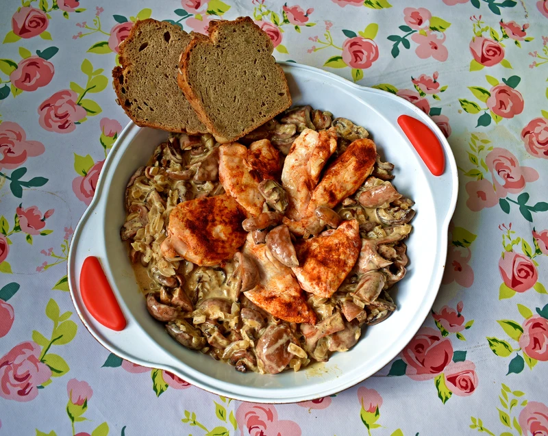 Grillowana pierś w sosie rydzowym