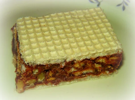Andrut z masą czekoladową z petit beurre'ami i bakaliami
