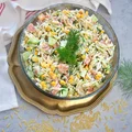 Lekka sałatka z łososiem i makaronem orzo